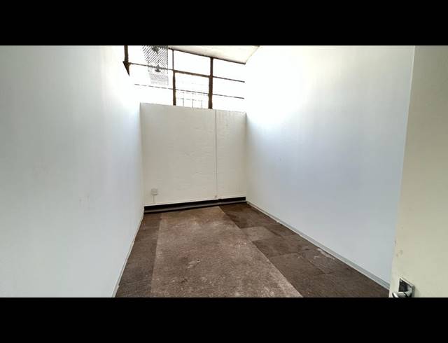 1,000M² WAREHOUSE TO LET IN NEW CENTRE